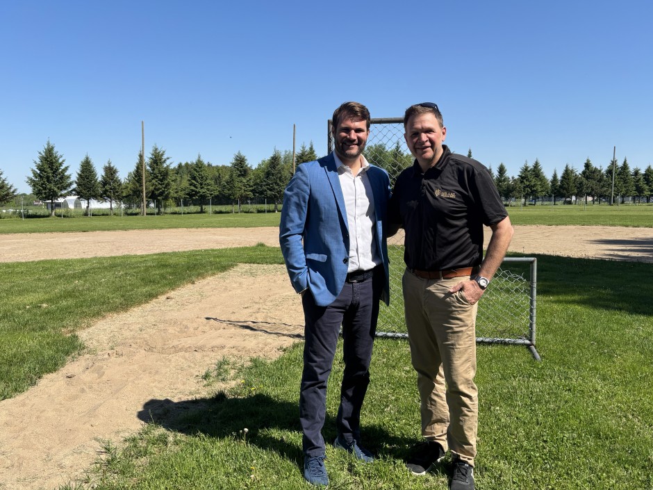 La Ville de Victoriaville modernise le terrain de baseball du Collège Clarétain