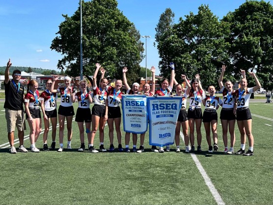 Excellence et Croissance : Le Flag Football brille au Collège Clarétain