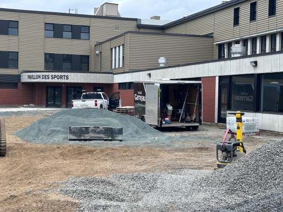 Un investissement de 500 000 $ transforme les espaces extérieurs du Collège Clarétain grâce à Signé Garneau et Cascades